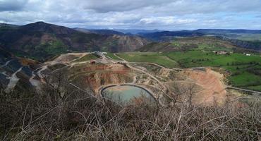 La alargada sombra de la mina de oro de Salave planea en el occidente asturiano