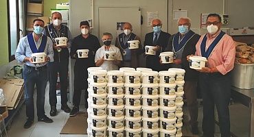 El Círculo Gastronómico de los Quesos Asturianos dona 2700 raciones de yogur a la Cocina Económica