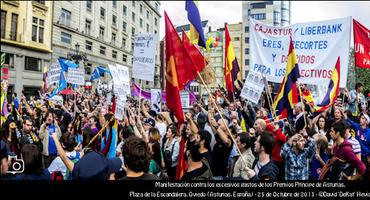 FOTOGALERÍA. Manifestación en Oviedo contra del gasto de los Premios Príncipe de Asturias.