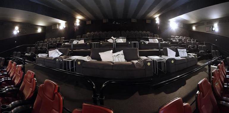 Ikea lleva sus sofás a las salas de cine de Intu Asturias