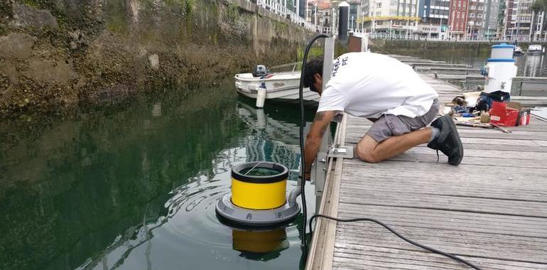 La primera papelera marina se instala en Gijón