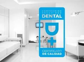 Usuarios y pacientes de clínicas dentales en Asturias con sello de calidad