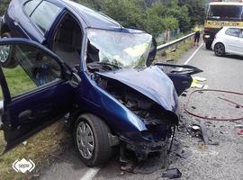 Tres heridos en accidente de tráfico en Forcinas, Pravia