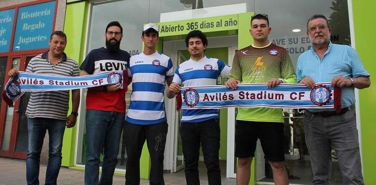 Adrián Sánchez, Juanes y Guille Vigil al Avilés Stadium