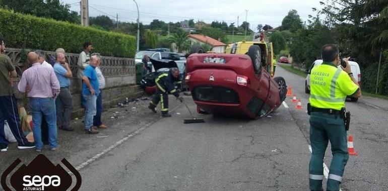 Dos heridos en accidente de tráfico en Villaviciosa