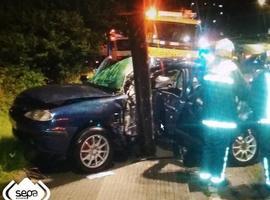 Herido en una colisión entre dos coches en Avilés