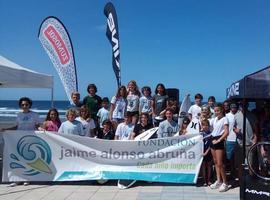 Decenas de niños surfearon las olas de Salinas en el “Jóvenes Promesas 2018”
