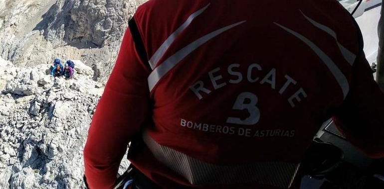 rescatados dos montañeros enriscados en Picu Cabrones, Cabrales