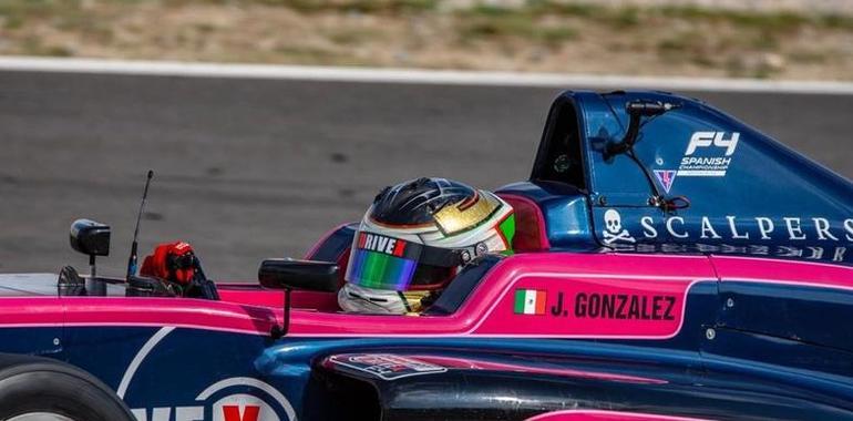 Victoria y liderato de Javier González en la Formula 4 española 