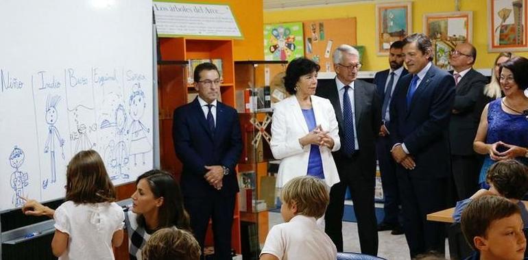 Doña Letizia abrió el curso escolar en el Baudilio Arce de Oviedo