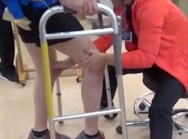 Un hombre con paraplejia total logra caminar con estimulación eléctrica