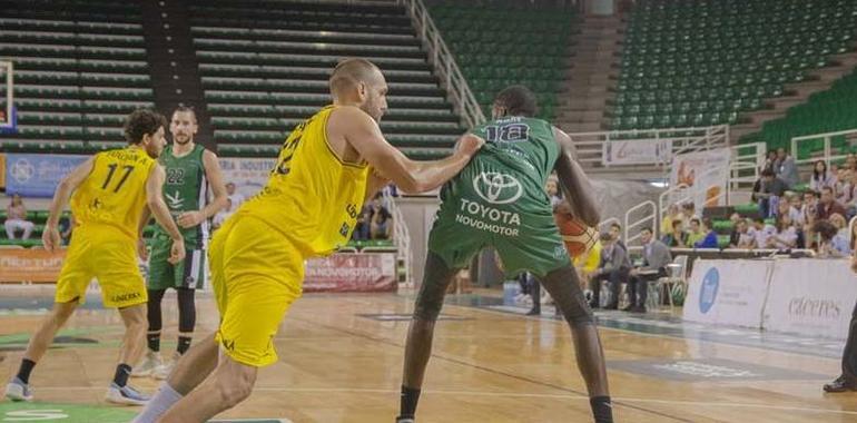 El Liberbank Oviedo Baloncesto estrena victoria en Cáceres