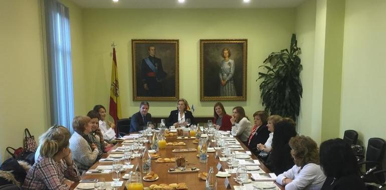 La Delegada del Gobierno recibe a un grupo de emprendedoras del campo asturiano
