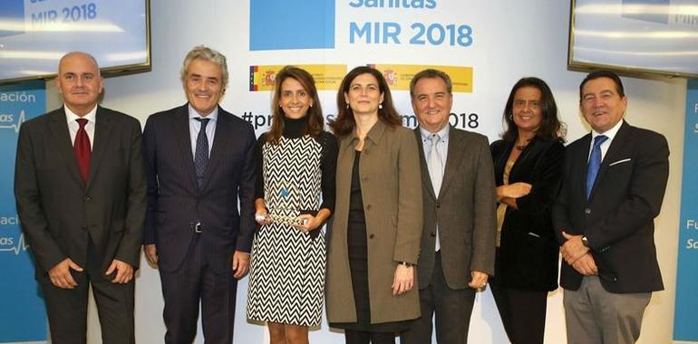 Rebeca Lorca recibe el primer accésit Mejor Médico Interno Residente 2018
