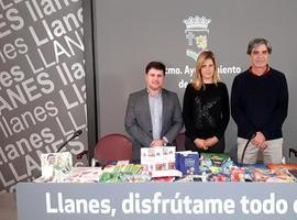 Humana dona libros de texto y material escolar al Ayuntamiento de Llanes
