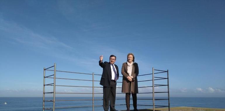 La Delegada del Gobierno visita las instalaciones de la Autoridad Portuaria de Gijón