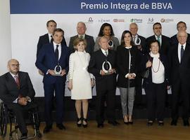 Su Majestad la Reina y el presidente de BBVA entregan el X Premio Integra