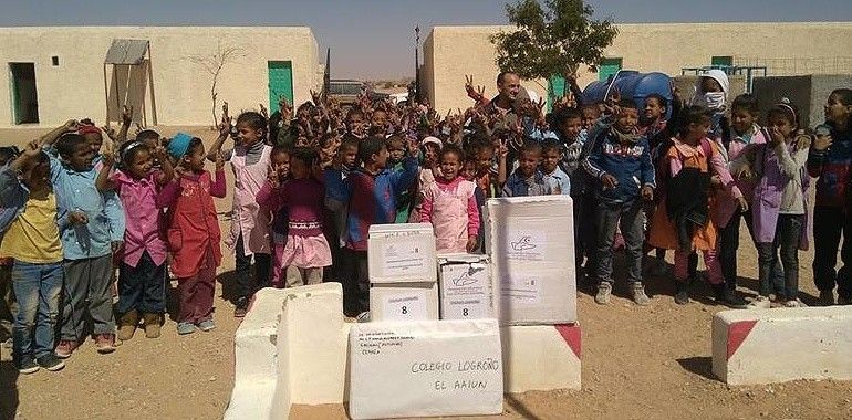 Escolares de la comarca de Avilés envían cartas y postales a niños y niñas del Sahara
