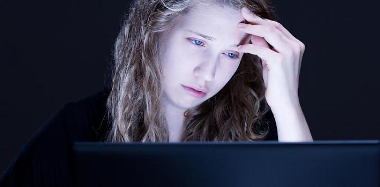 Los adolescentes pueden sufrir varios riesgos simultáneos en Internet