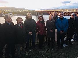 Asturias y Galicia prenden la nueva iluminación del puente de los Santos