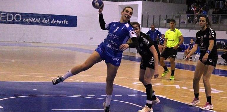 El Oviedo Balonmano Femenino enlaza su cuarta victoria consecutiva