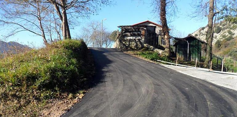 Llanes finaliza las obras de mejora de caminos en Caldueñín, Villa y Ardisana