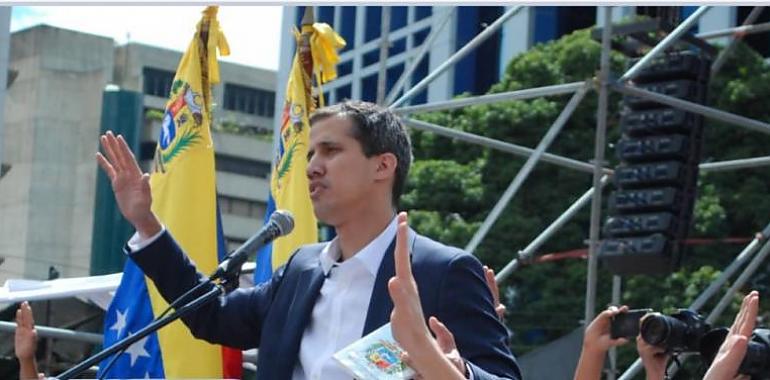 Guaidó asume como presidente encargado de Venezuela