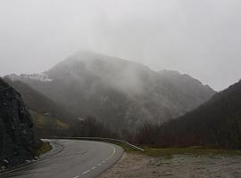 Varios tramos de carretera cortados y previsión de lluvias de hasta 40 litros en Asturias