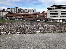 Ciudadanos denuncia el estado del “solarón” tras la instalación de la pista de hielo