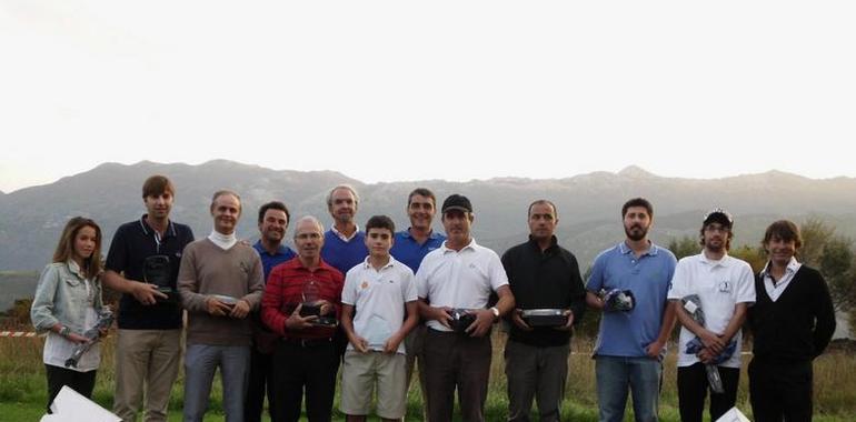 Ganadores de la IX Copa Laredo Club de Golf, en Llanes