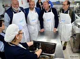 OTEA dona el pote de antroxu a la Cocina Económica de Gijón