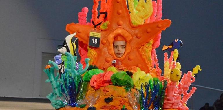 Un arrecife de coral se alza con el primer premio del Antroxu Infantil ovetense
