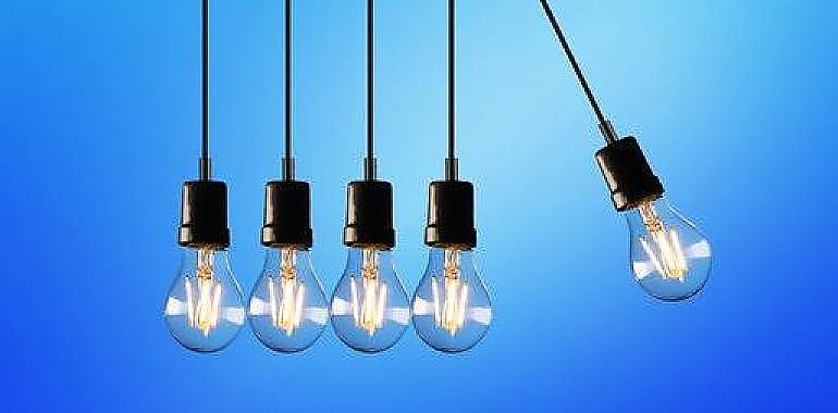 CNMC: Las eléctricas están cambiando los contratos sin consultar al consumidor