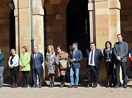 Concentración contra la violencia de género ante el Ayuntamiento de Oviedo