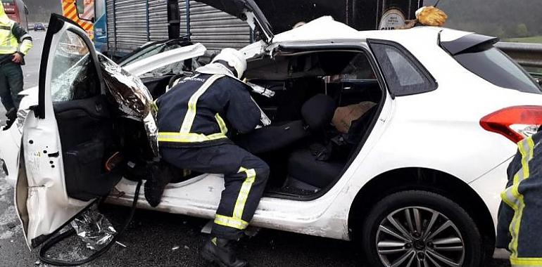 Excarcelada una conductora herida en grave accidente en Gijón