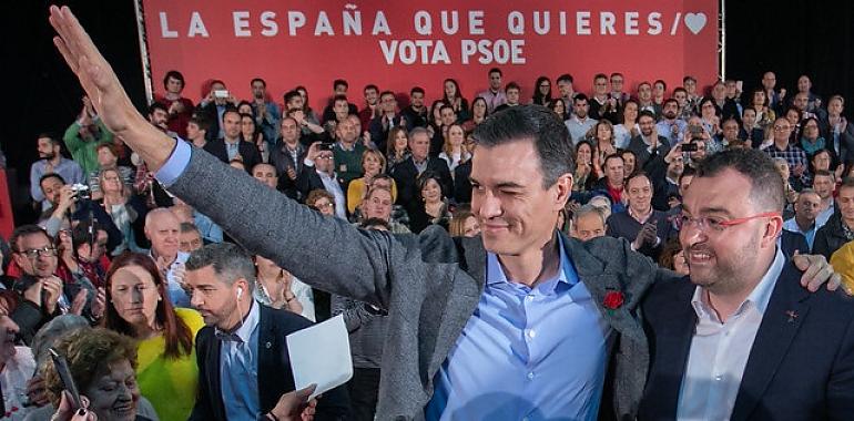 Pedro Sánchez  pide en Gijón una moción de censura social