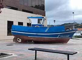 Soto del Barco renueva la lancha ubicada frente al Museo de L Arena