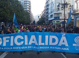 El asturiano, de nuevo en la calle para reclamar la oficialidá