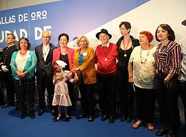 Oro de Madrid a a Carmen Linares, Juan Tamariz, ‘El Roto’ y Mesa de las Pensiones 