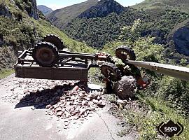 Pierde la vida un joven en Yernes al volcar su tractor