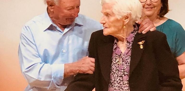 Emotivo homenaje a los paisanos Marcelina González (97 años) y Rogelio Balbín (96 años)