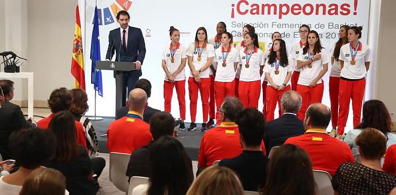 CAMPEONAS: La selección femenina de baloncesto, en Moncloa