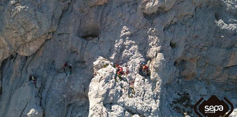 Intensa actividad de rescate de senderistas en la montaña de Cabrales