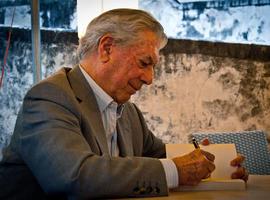 Con Mario Vargas Llosa en Gotemburgo 