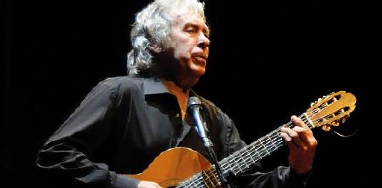Paco Ibáñez celebra en Gijón el 50 aniversario de su actuación en el Olympia de París 