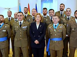La Delegada del Gobierno impone la Orden del Mérito Civil a 16 integrantes del Regimiento Príncipe