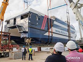 Gondán bota el catamarán más grande y rápido construido en GRP en España