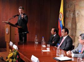 Santos pone al Alcalde de Bogotá, Petro, como ejemplo de reintegración para los violentos