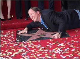 El oscarizado director John Lasseter ya tiene su estrella en el Paseo de la Fama de Beverly Hills.