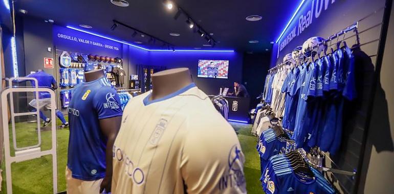 El Real Oviedo elige el Centro Comercial Los Prados para abrir una nueva tienda oficial